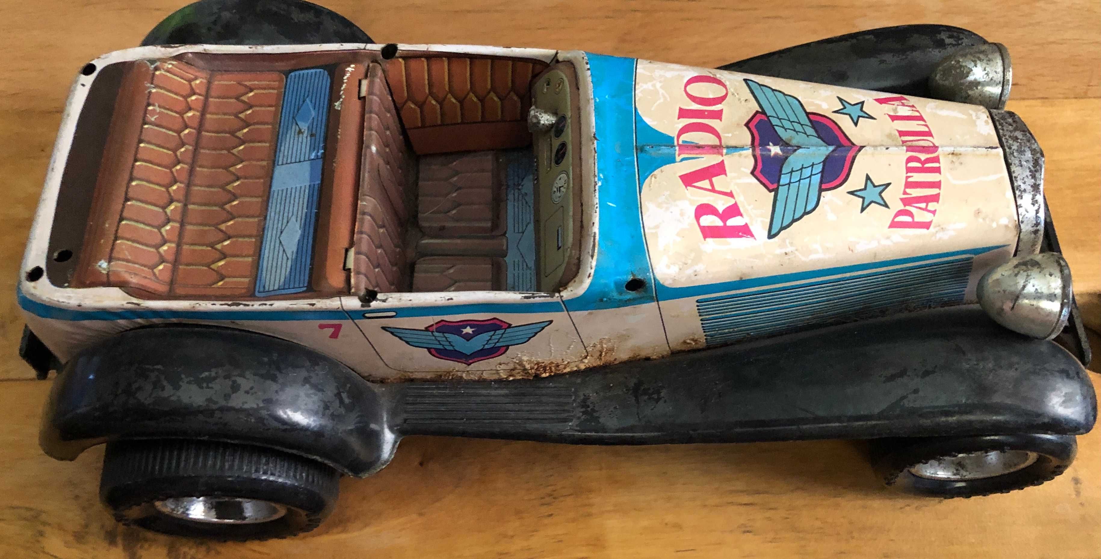 Retro stara zabawka blaszany samochodzik Radio Petrulla firmy Roman
