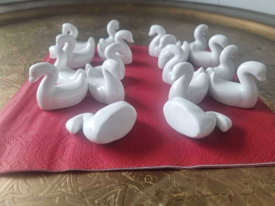 Stare porcelanowe koziołki na sztućce,łabędź,cena za 1 sztukę