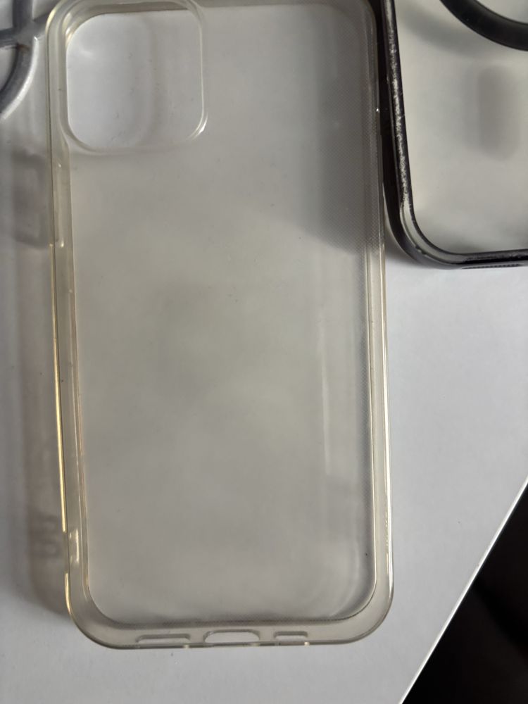 Sprzedam 4 etui do iphone 12