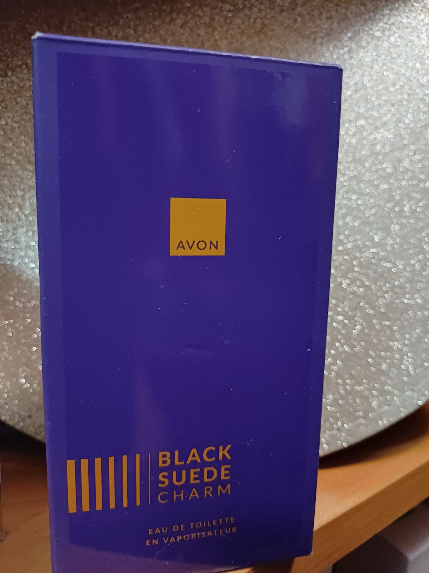 Black suede charm woda toaletowa