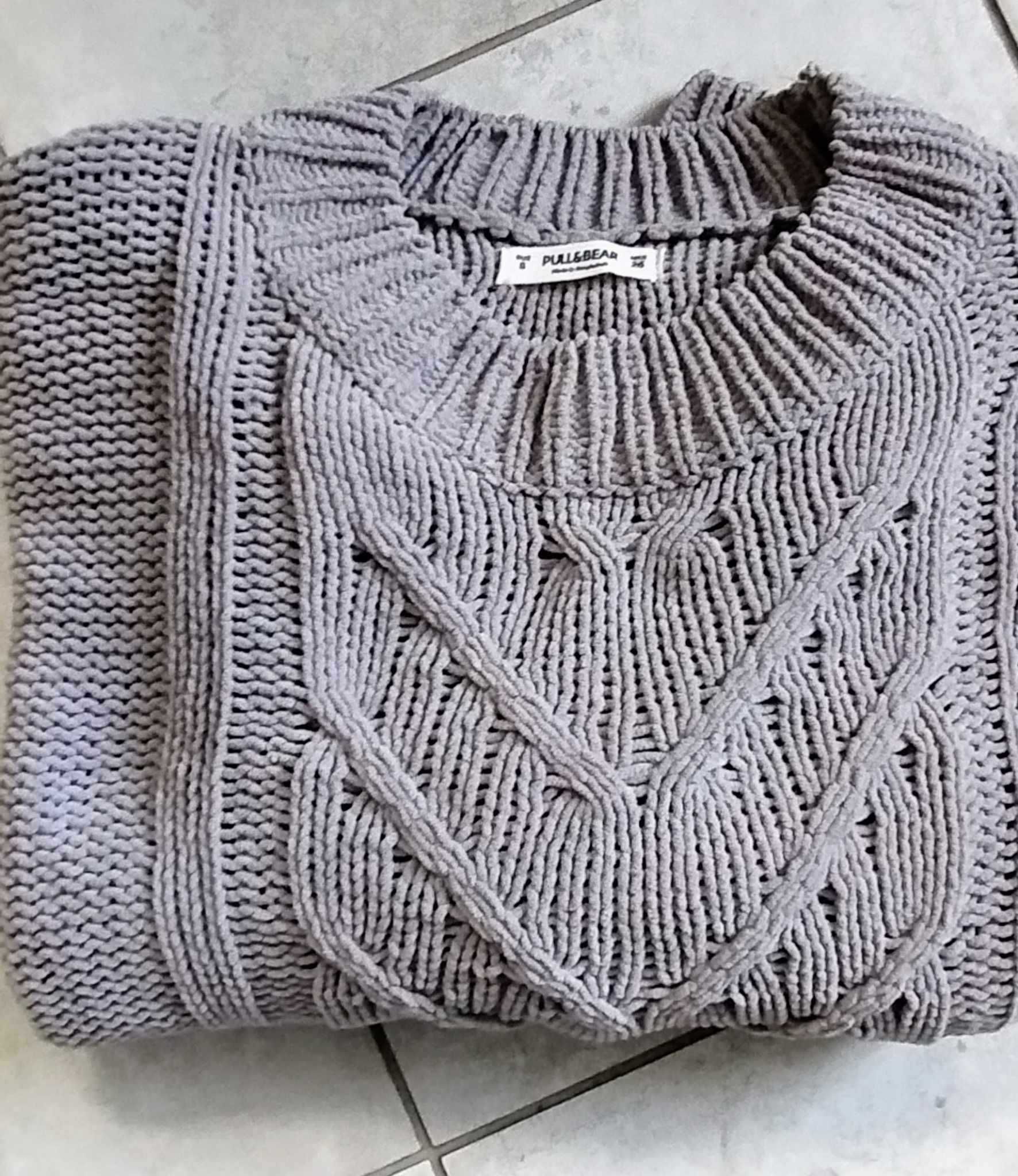 Milutki szary sweter z Pull & Bear rozm. S