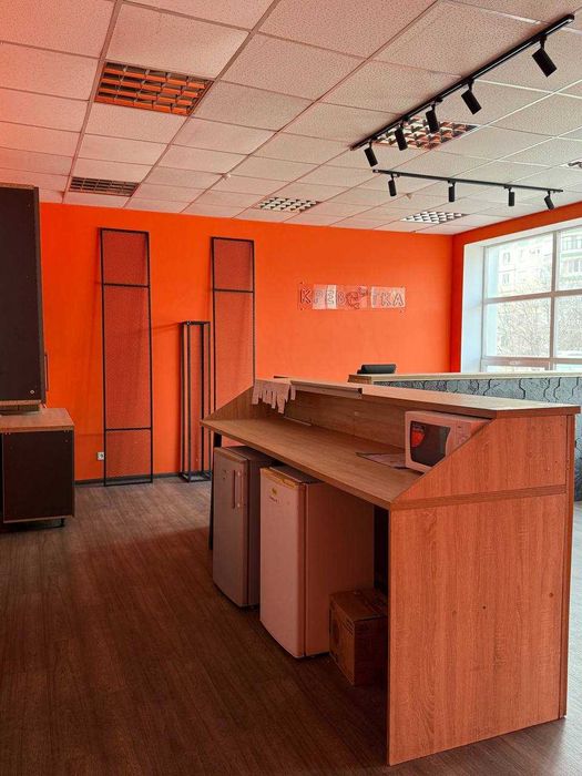 Сдам помещение 60 кв. м  по красной линии, мкрн. Солнечный 7г.