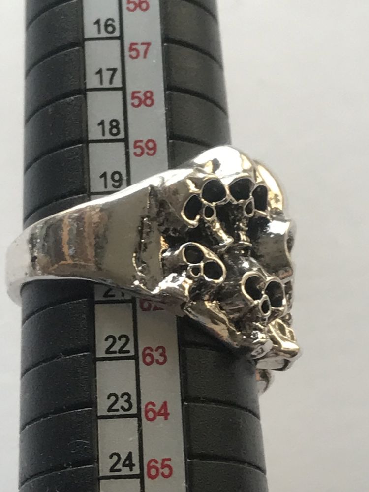 Pirscionek czaszka w style gotyckim 21 mm #gotyckie #punkrock