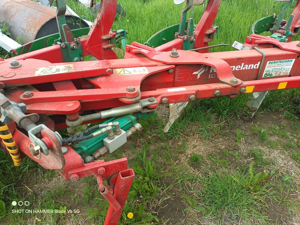 Pług Kverneland Vario EG 85 obrotowy.