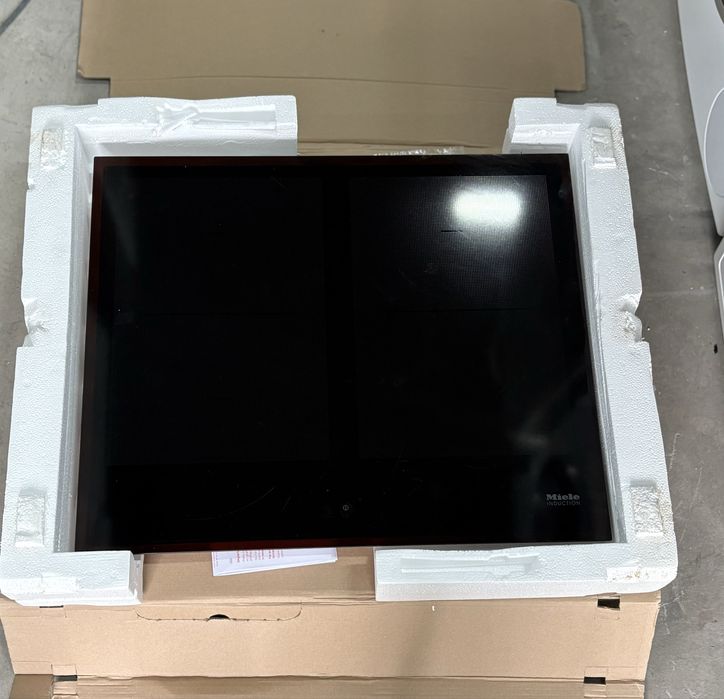 Індукційна варильна поверхня Miele KM7564 FL — 4 зони, PowerFlex