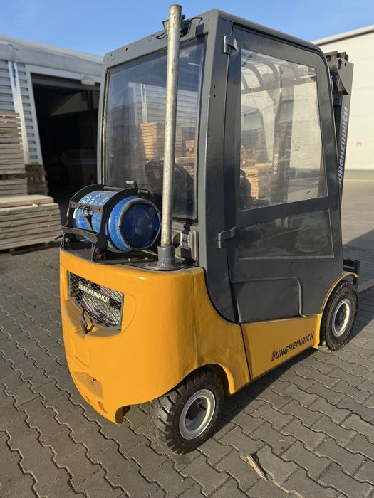Wozek widlowy Jungheinrich TFG320 rok 2008 udzwig 2t