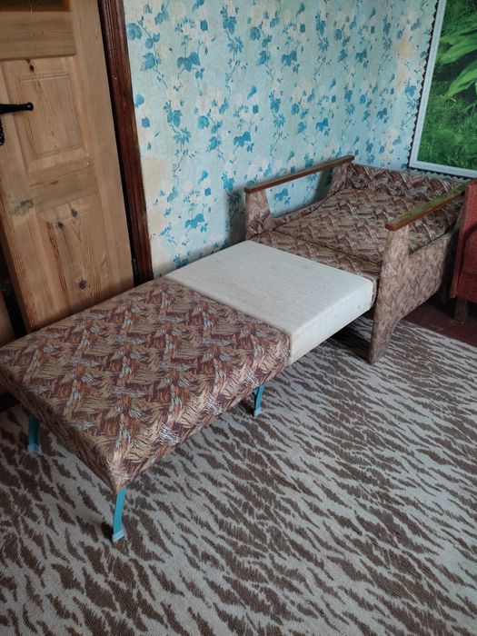 Розкладне крісло-ліжко.