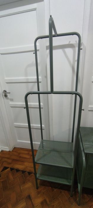 Armário de metal com gaveta