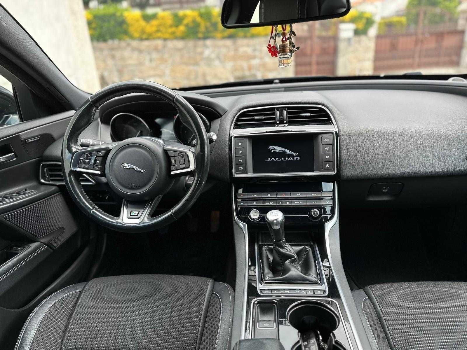 Jaguar XE 2.0 D R-Sport - Elegância, Desempenho e Conforto