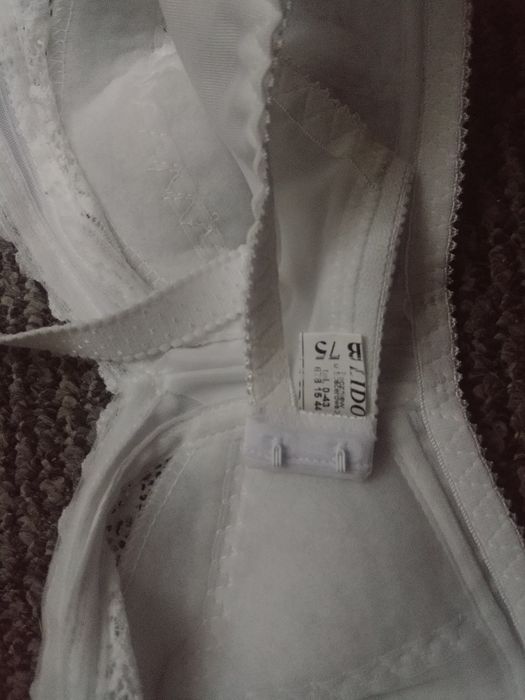 Biały biustonosz 75B