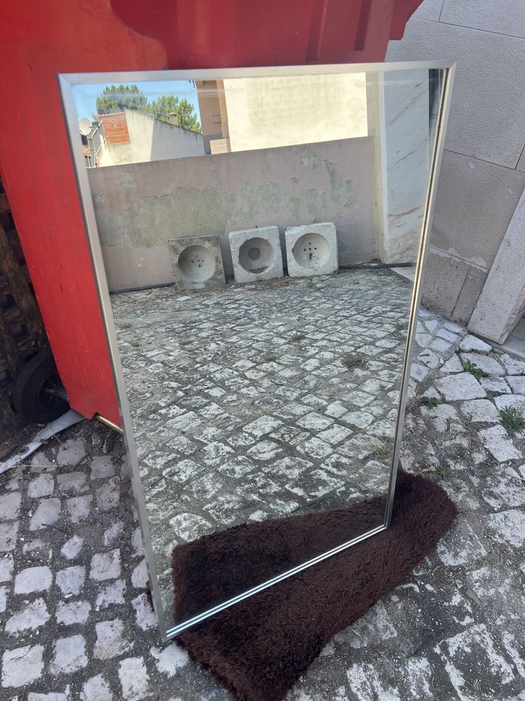 Espelho com moldura de aluminio