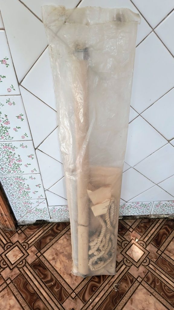 Качели, турник, брусья.