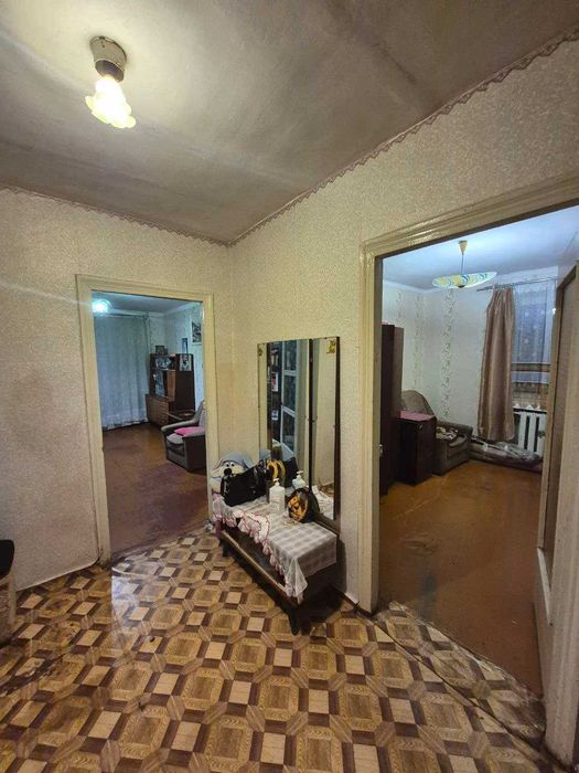 продаж трикімнатної квартири з можливістю вдалого перепланування