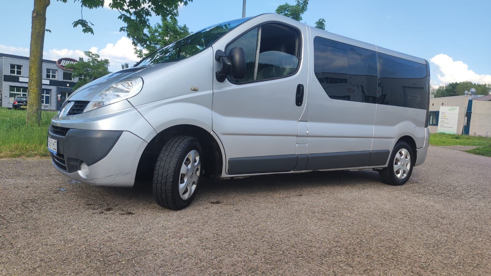 Renault Trafic 9 osobowy