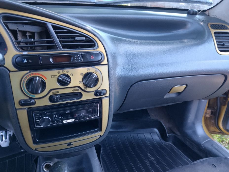 Продам сенс 1.3 в хорошому стані