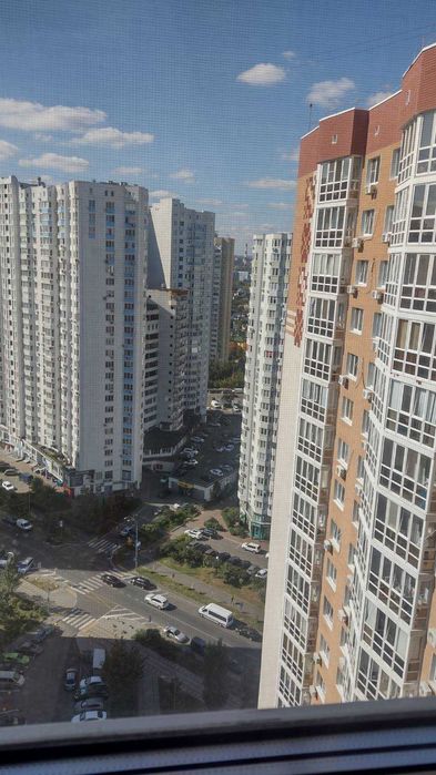 М Осокорки 10 хв,   євроремонт, генератор в будинку. два санвузли