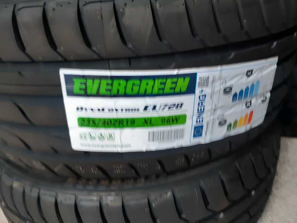 235/40R19 Evergreen EU 728