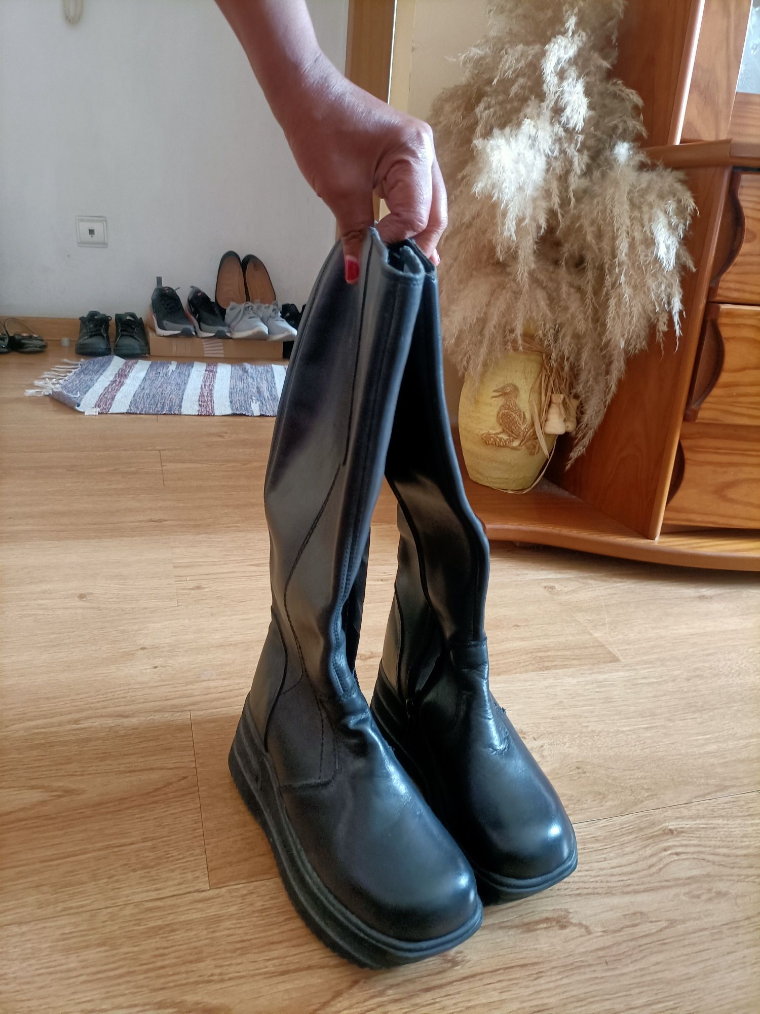 Bota preta cano alto