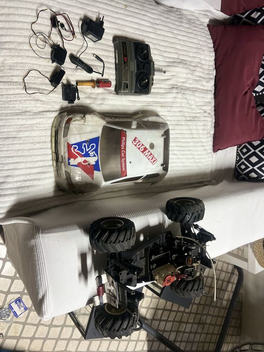 Carro telecomandado a gasolina