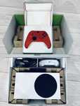 Sprzedam konsolę Xbox Series S 512 GB + 2 oryginalne pady