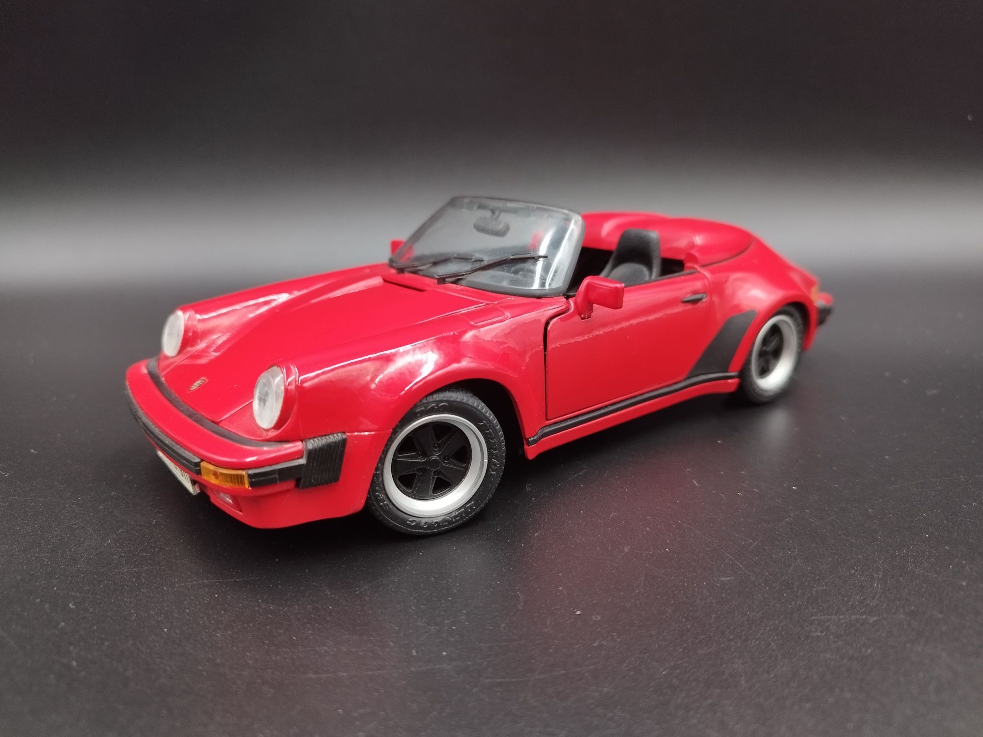 1:18 Maisto  1989 Porsche 911 Carrera Speedster model używany