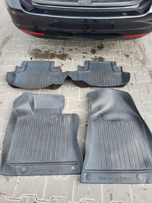 Продам оригинальные коврики мерседес