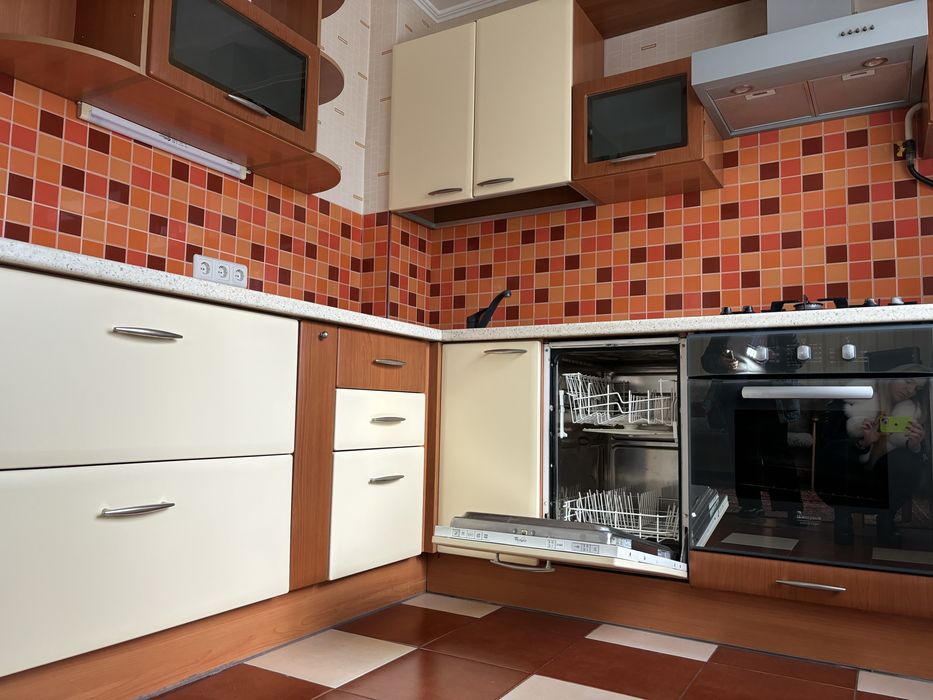 Здам 2-х метро Харківська та Вирлиця 5 хвилин пішки! Бажана 5 є