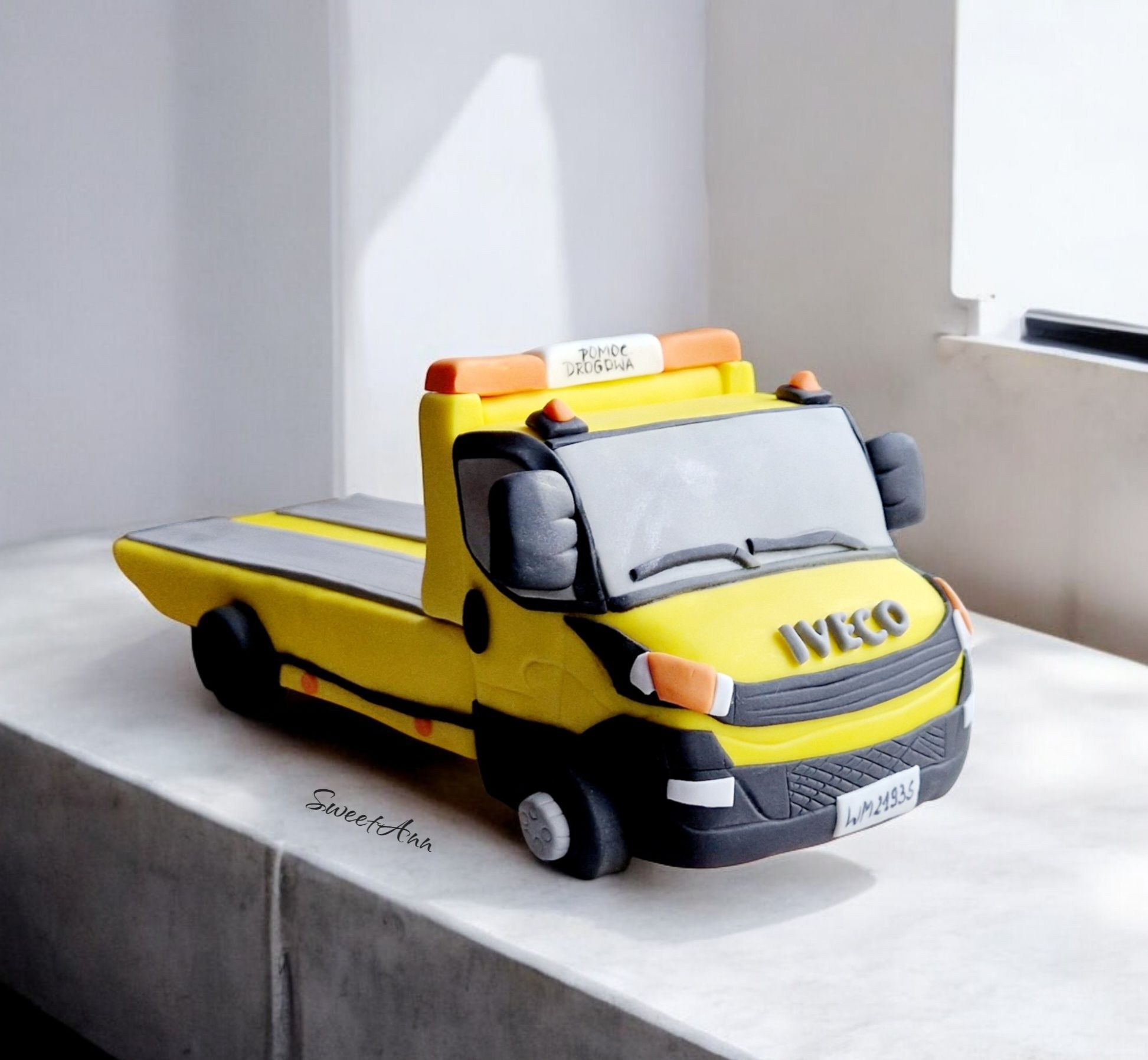 Laweta samochód figurka na tort