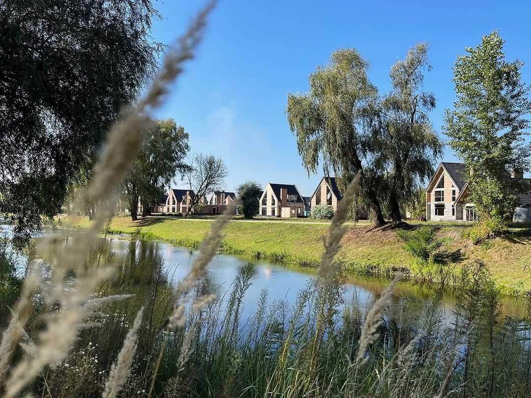 Продаж комерційного приміщення в містечку на березі Десни, с. Осещина