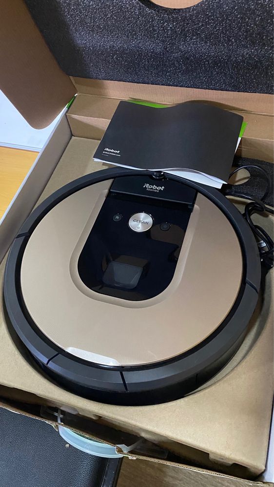 Roomba 976 com avaria na roda para peças ou reparação