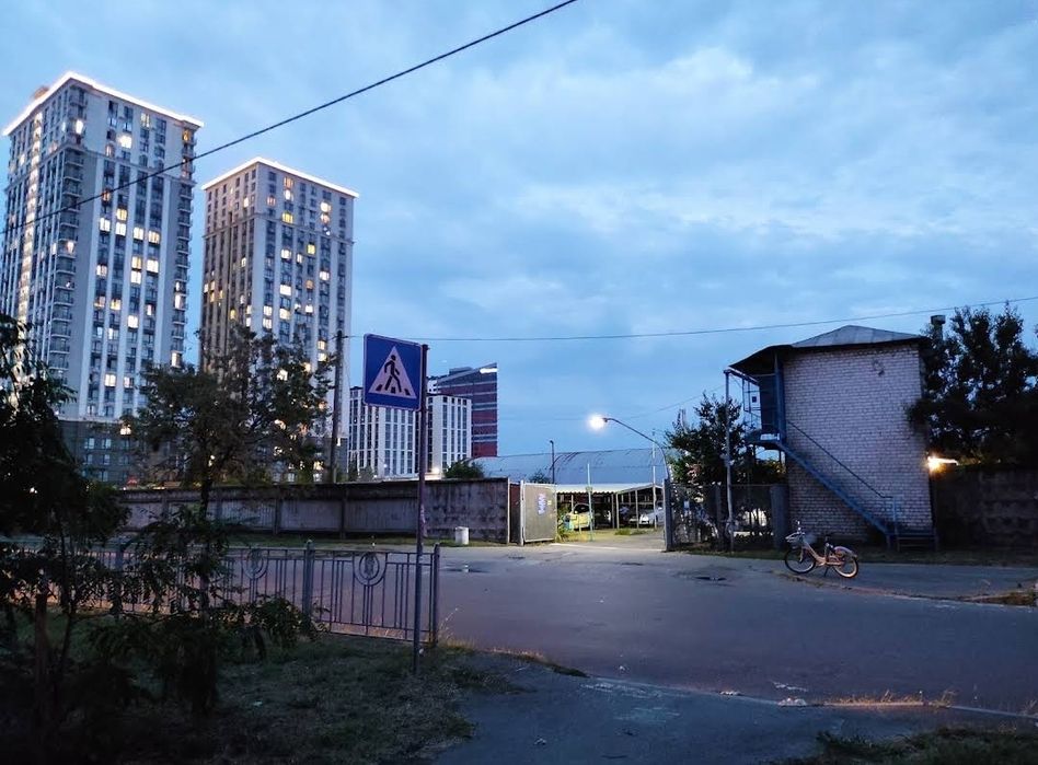 Паркомісце,стоянка, оренда..