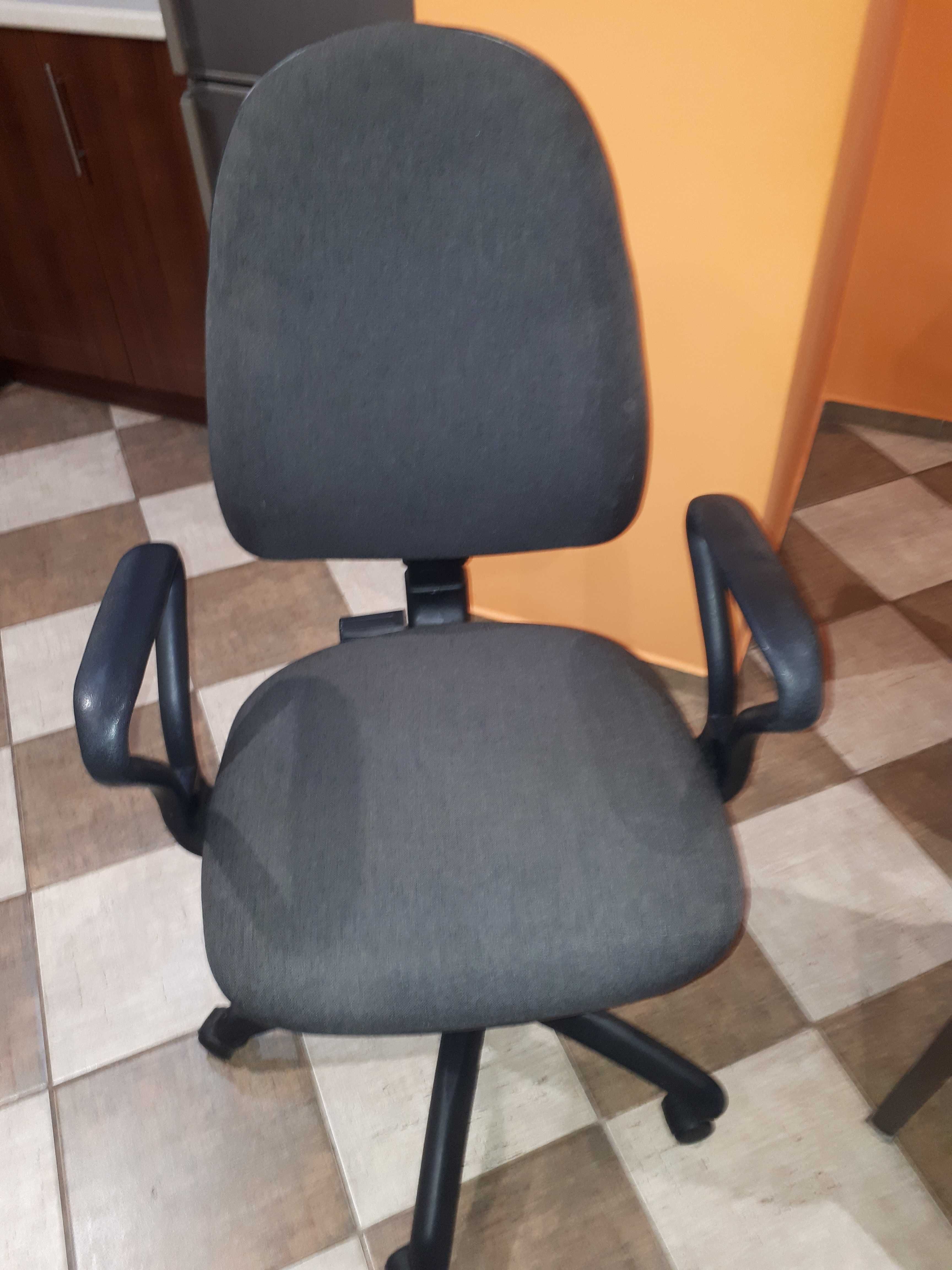 Krzesła biurowe różne