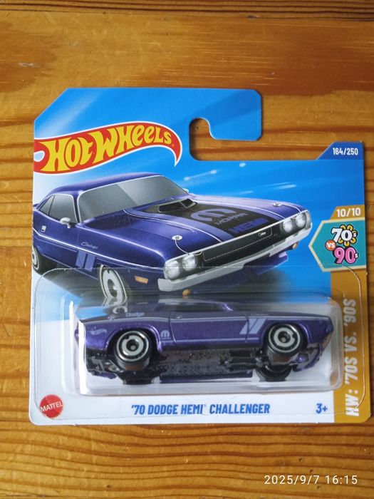 Hot Wheels Dodge Hemi Challenger Fioletowy