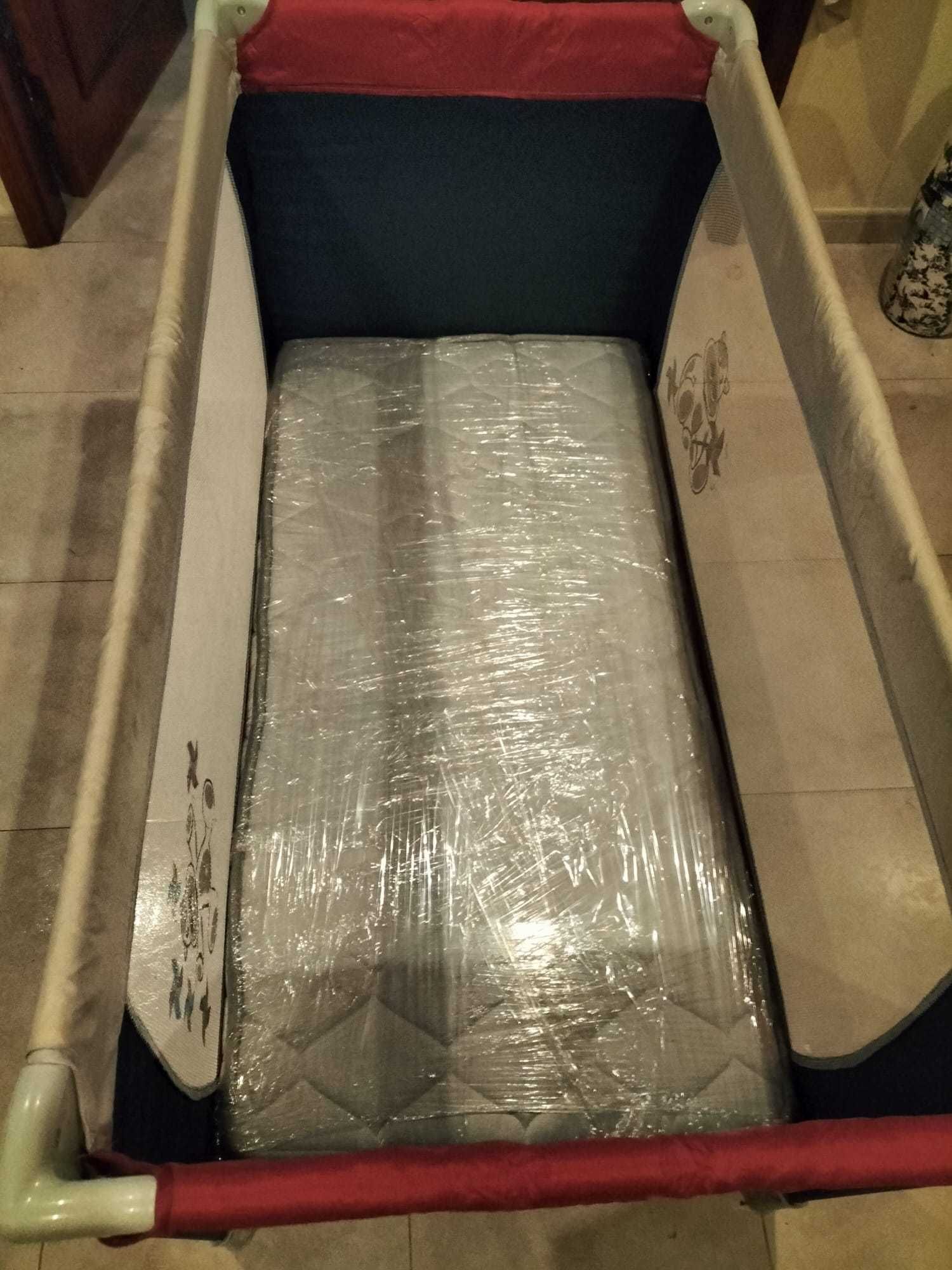 Cama de Viagem / Parque com Colchão de Molas – Bom Estado