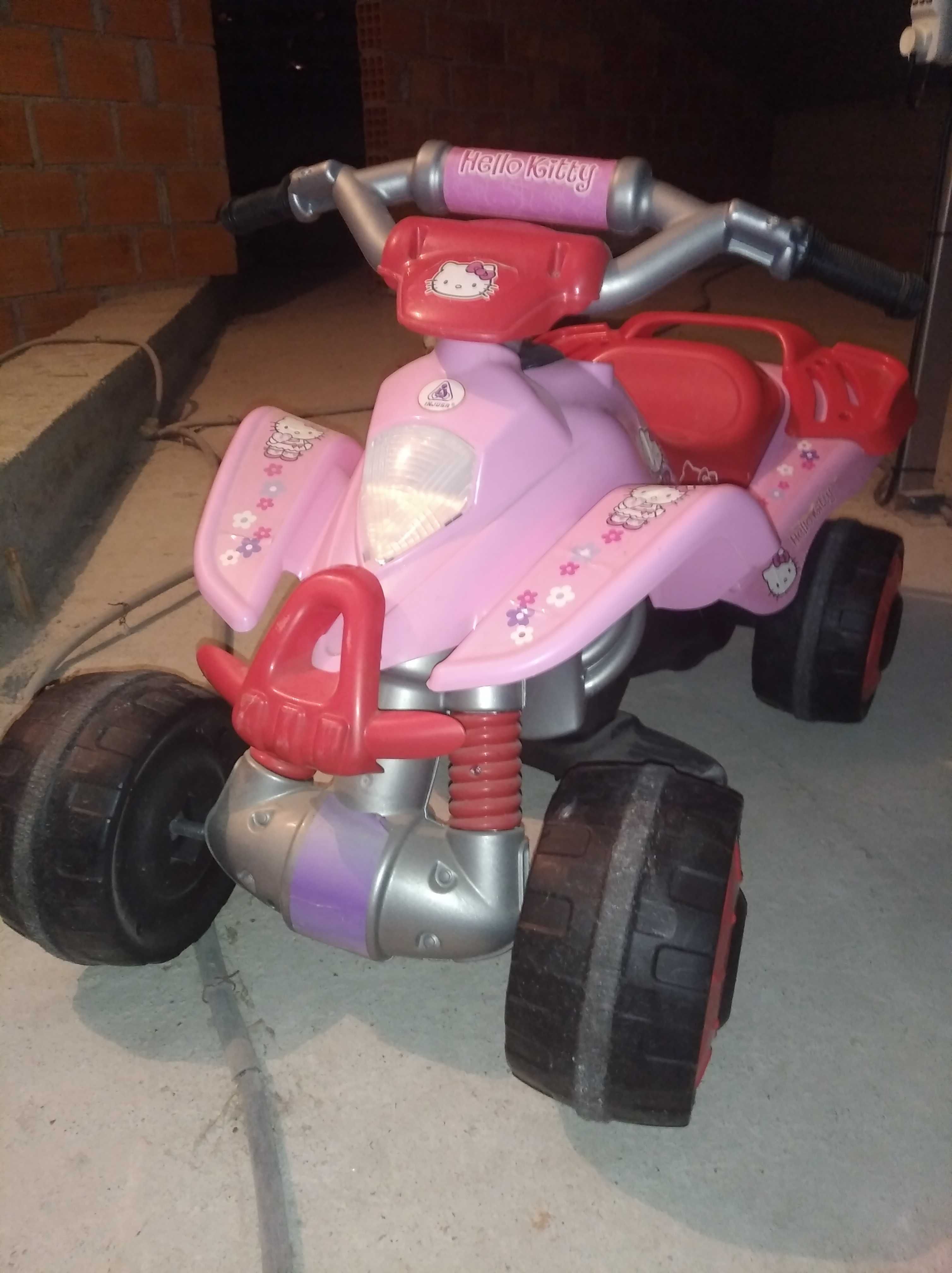 Moto Quatro a bateria para criança dos 2 até aos +4 anos.