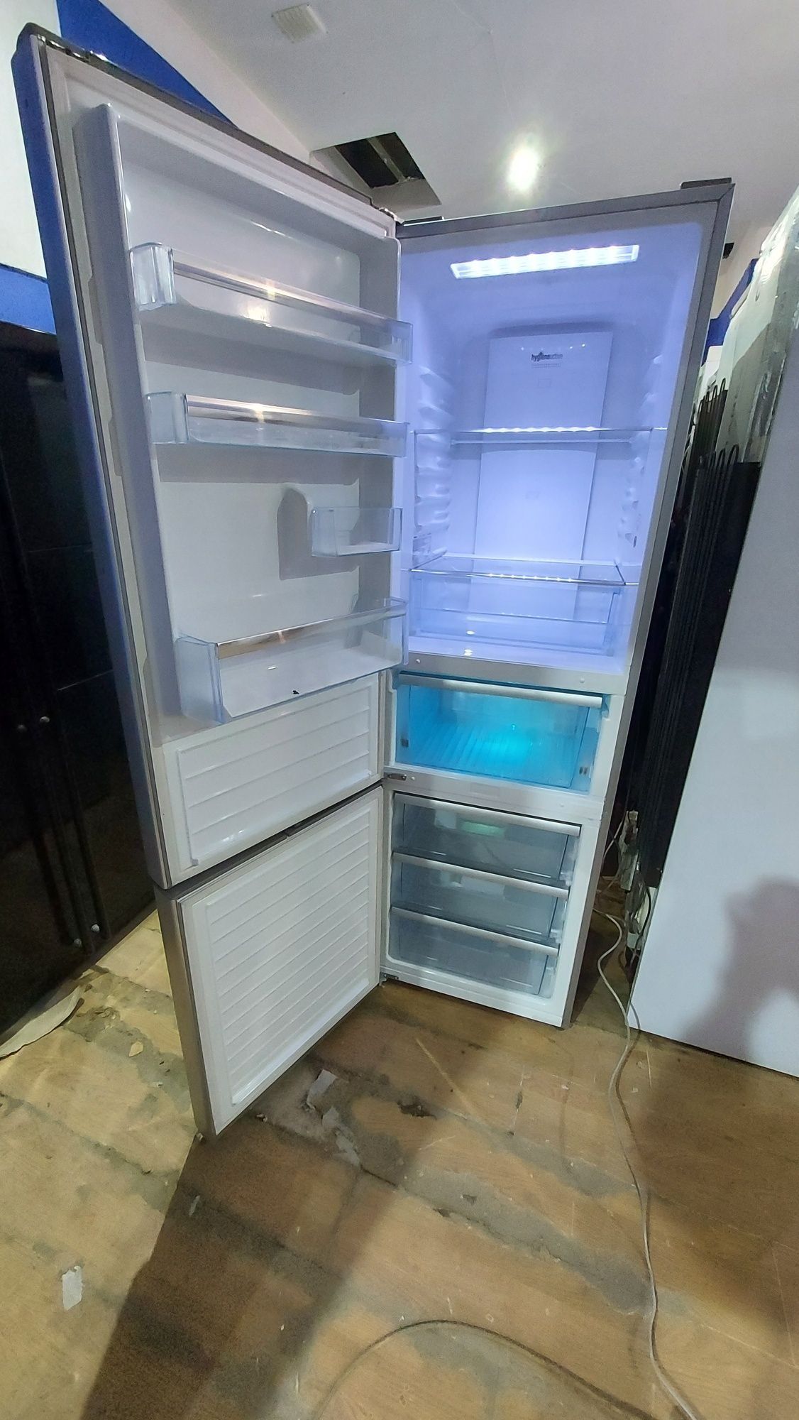 Холодильник з Європи. Гарантія, доставка. LG GBB60MCFFS.