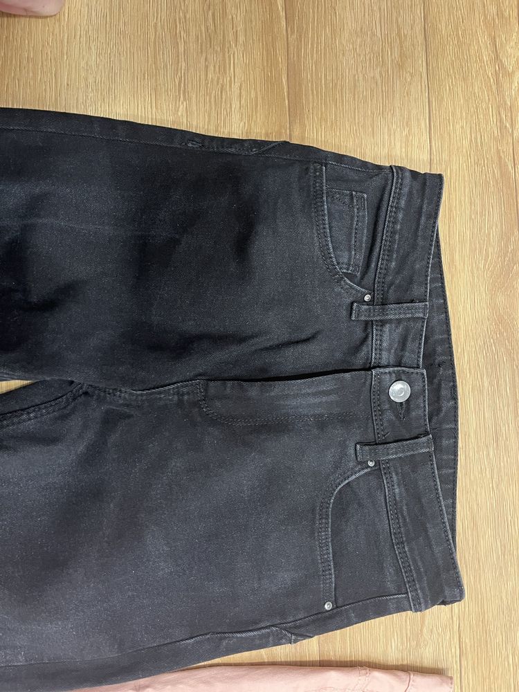 2x spodnie, Mohito pudrowy róż  i H&M czarne. 36