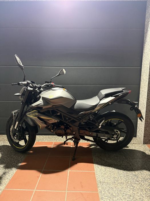 Benelli bn125