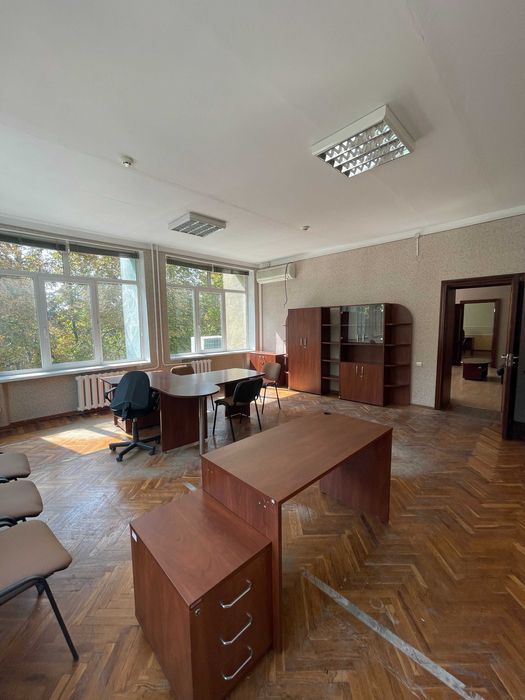 сдам офіс 120м2  в бізнес-центрі з окремим туалетом та бомбосховищем