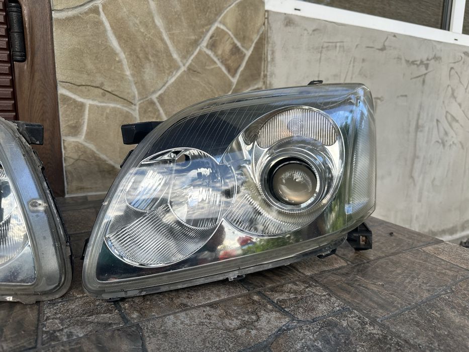 Фари Тойота Авенсіс. Ксенон. Оригінал. Файний стан