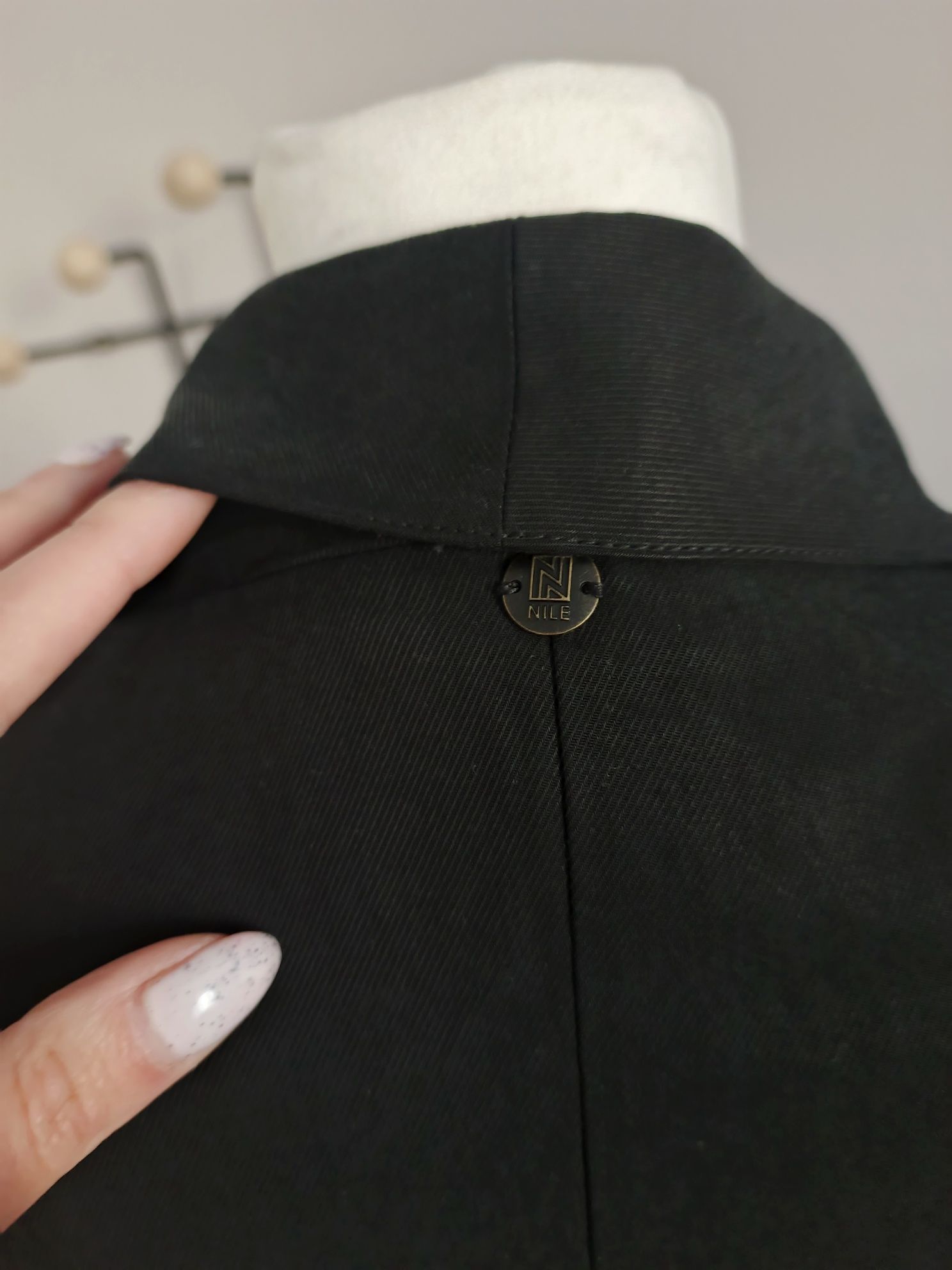 Marynarka jedwabna żakiet elegancka czarna guziki viskoza 34