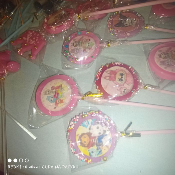 Lizaki na tort  " Labubu " ozdoba tortu muffinek