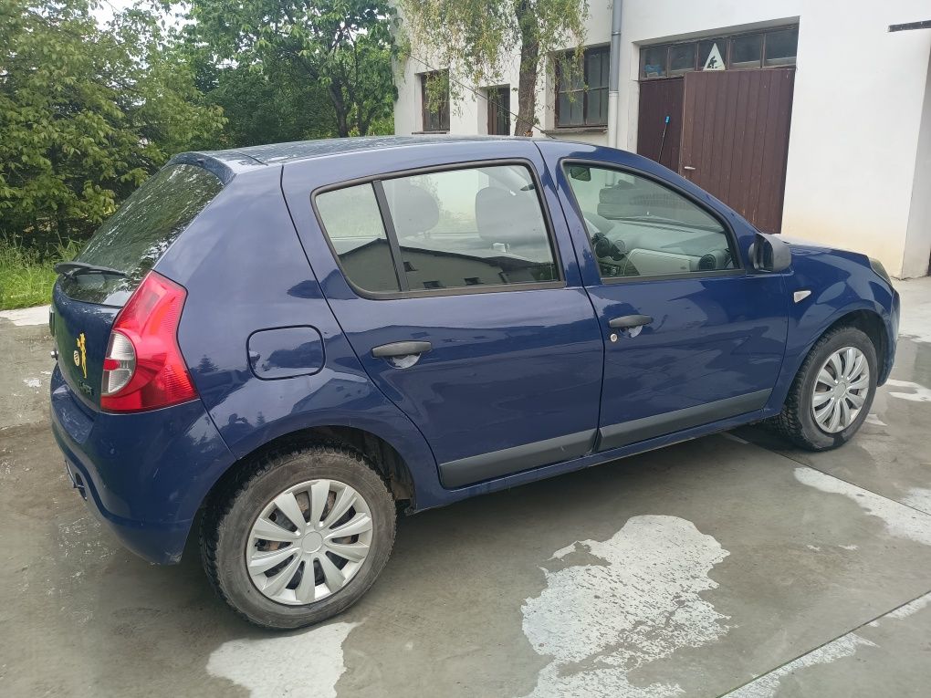 Dacia Sandero 2009 rok 200 000 km Stan siadać i jeździć. Niebieska