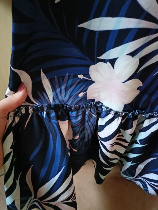 Lekko poszerzana sukienka w kwiaty