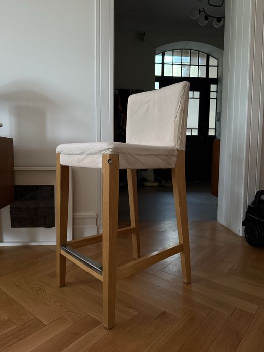 Hoker krzeslo barowe drewniane Ikea Henriksdal