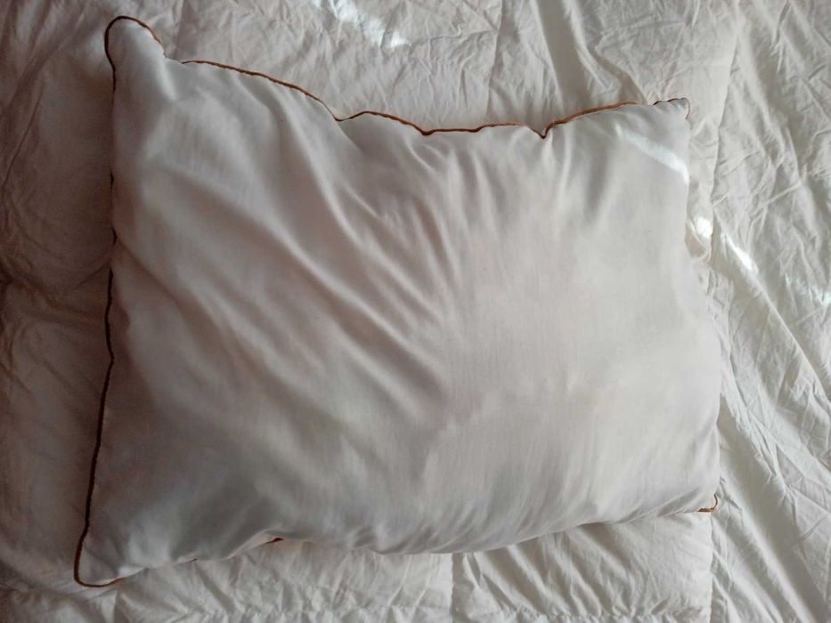 Подушка белая с кантом евро