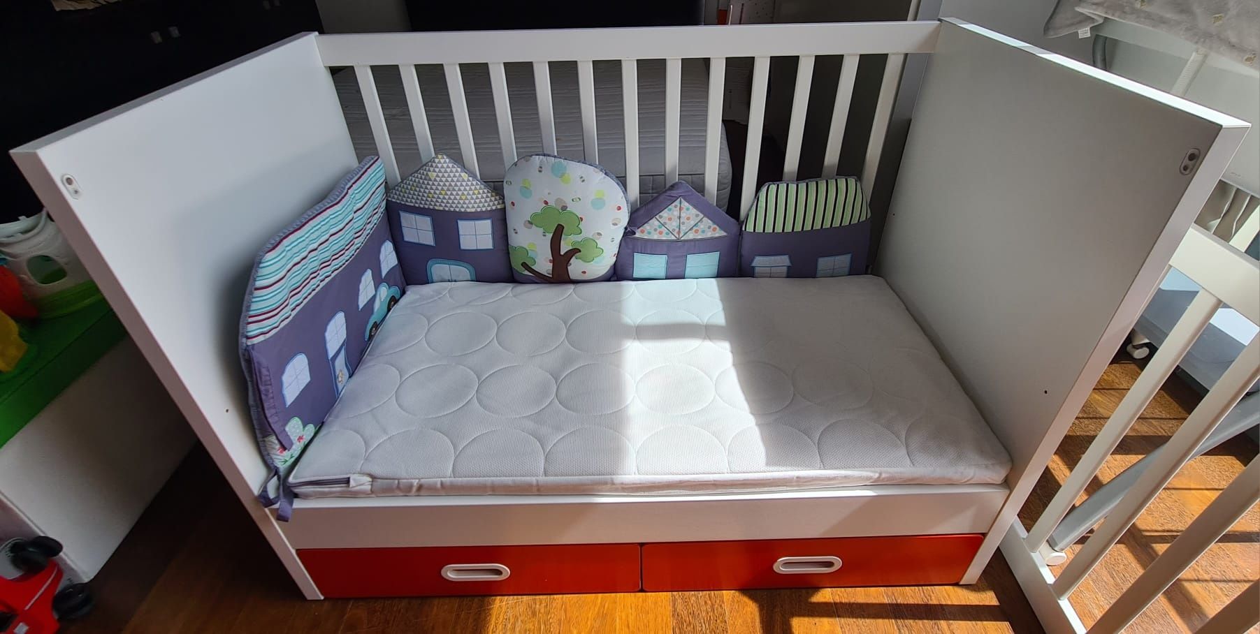 Berço / cama com gavetas