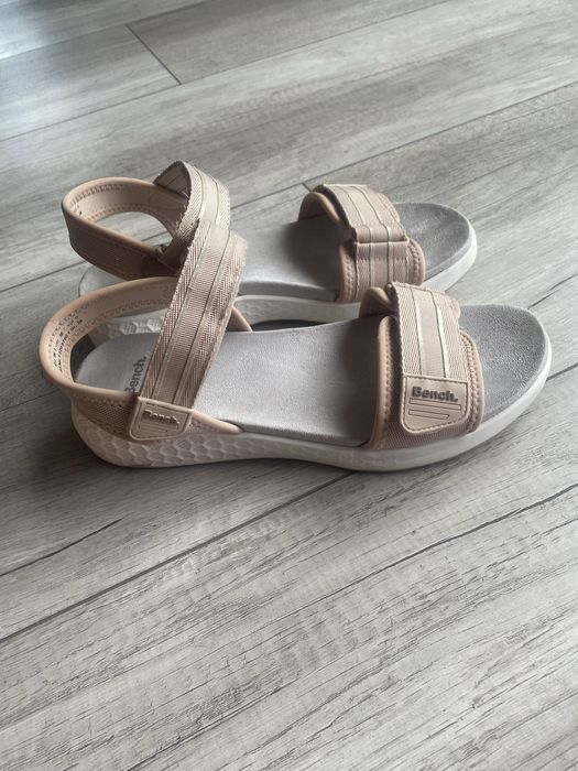 Sandaly damskie bench.