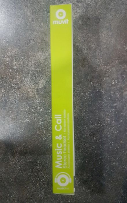 Phones Muvit.
Cores laranja, verde.
Novos