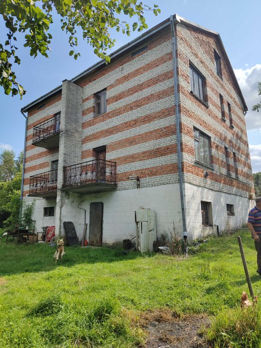 Будинок в мальовничому місці всього 20  км від Львова